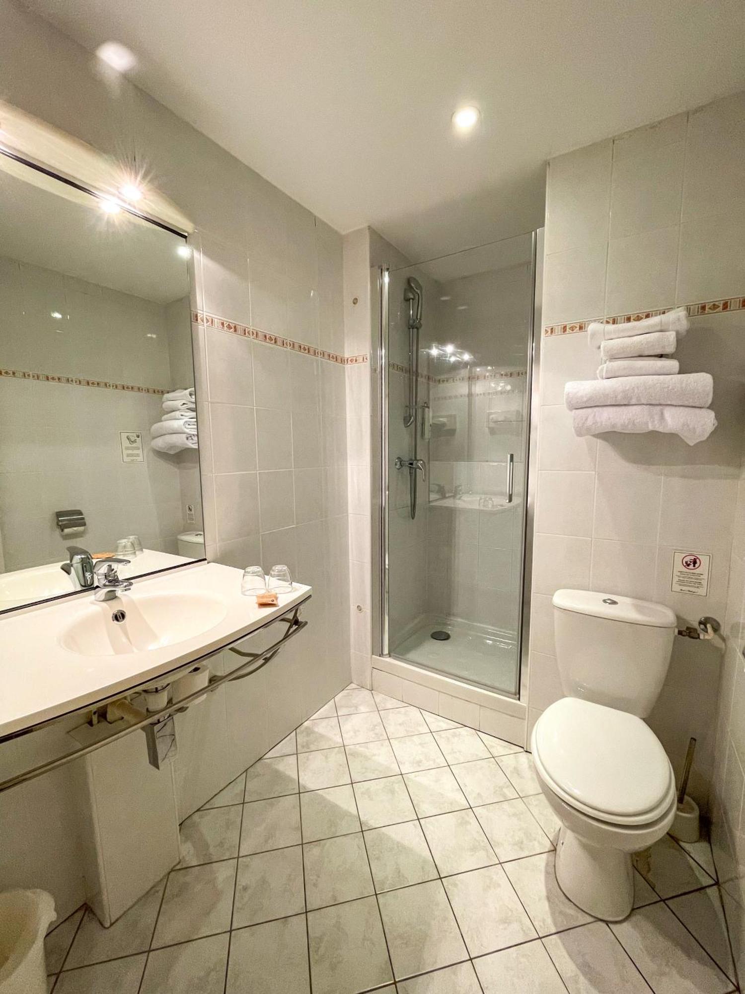 Hotel Beaulieu Lyon Charbonnieres Екстериор снимка